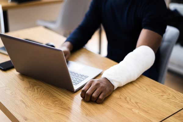 Man with broken arm working from home wondering if he has to use sick time for workers comp