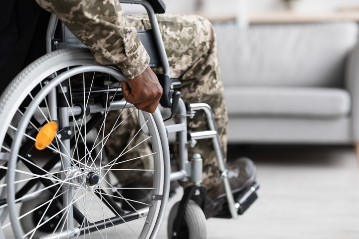 military veteran sitting in wheelchair - does va disability offset illinois workers compensation